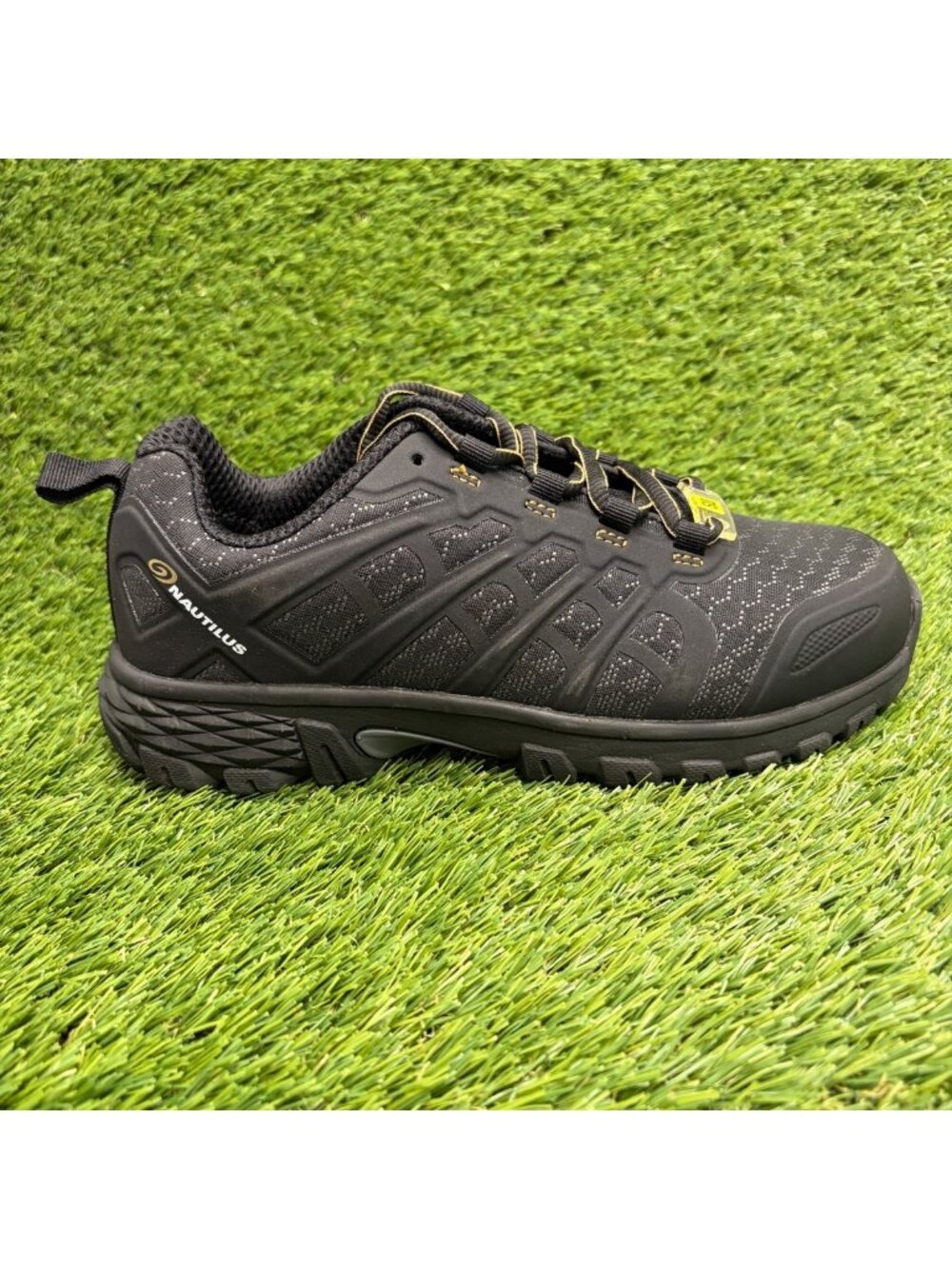 Nautilus Stratus Womens Size 8.5D Black White Composite Toe Safety Work Shoes